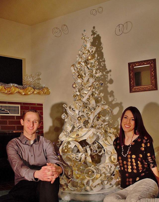 用塑料PVC管制造圣诞树，房间马上充满浪漫氛围