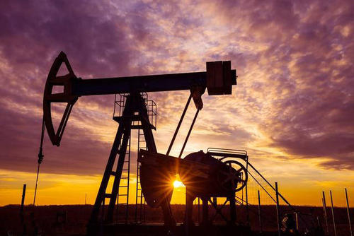 国际油价飙涨 布伦特原油期货突破每桶100美元关口