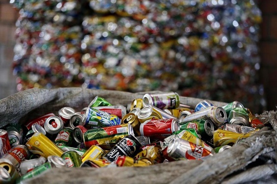 英国拟25年内消除一切不必要的塑胶渣滓